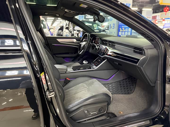 Фото 12 - Audi A6L