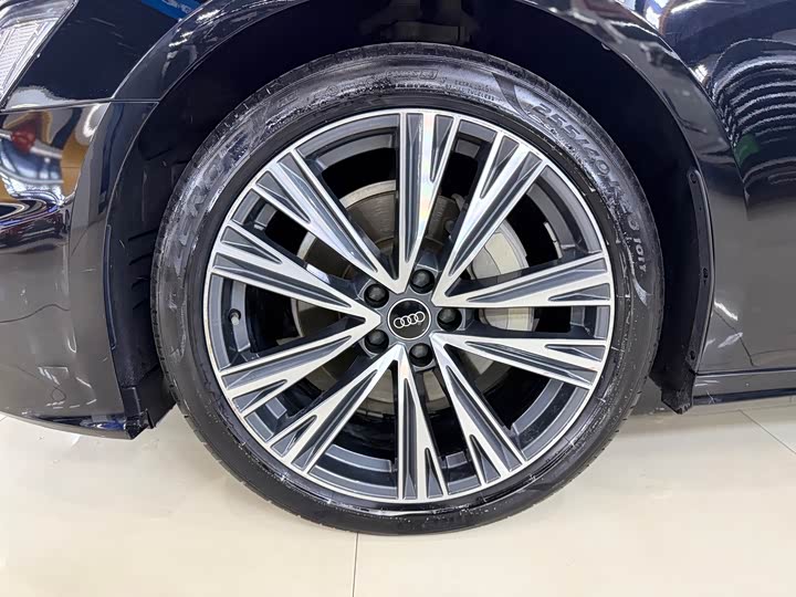 Фото 5 - Audi A6L