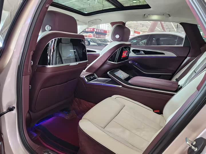 Фото 5 - Hongqi H9