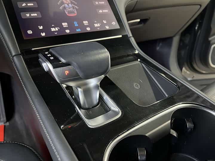 Фото 10 - LiXiang One