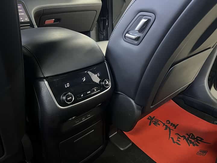 Фото 12 - LiXiang One