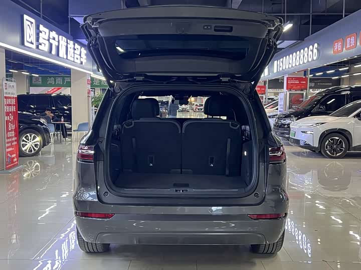 Фото 18 - LiXiang One