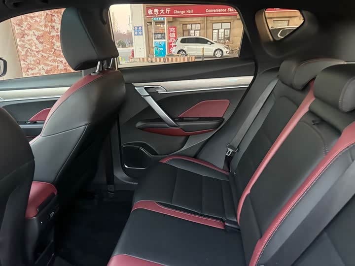 Фото 11 - Geely Coolray