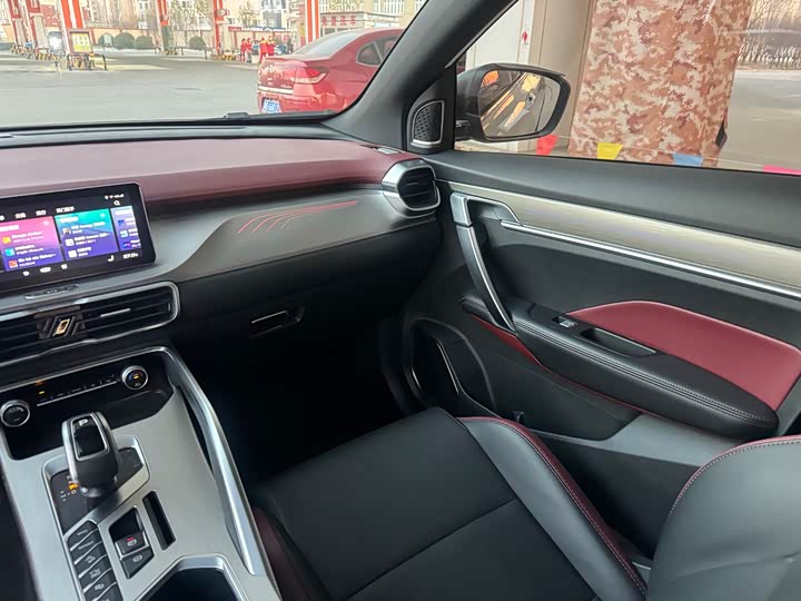 Фото 12 - Geely Coolray