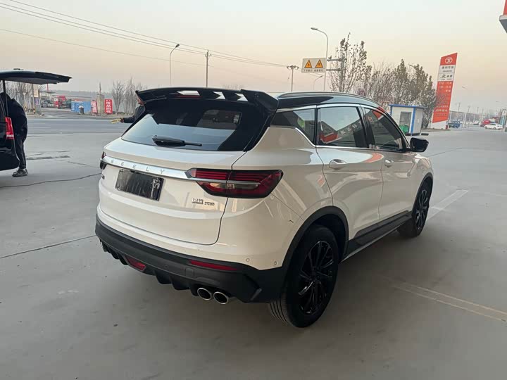 Фото 13 - Geely Coolray