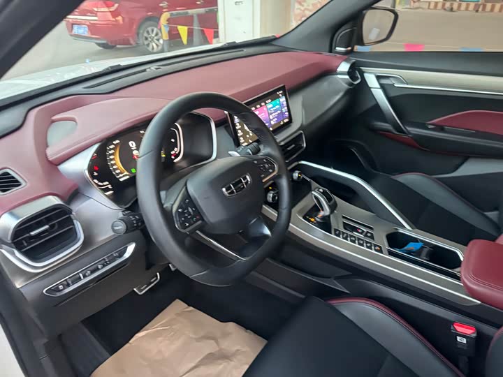 Фото 5 - Geely Coolray