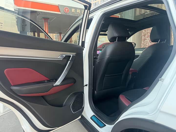 Фото 7 - Geely Coolray