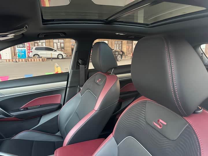 Фото 8 - Geely Coolray