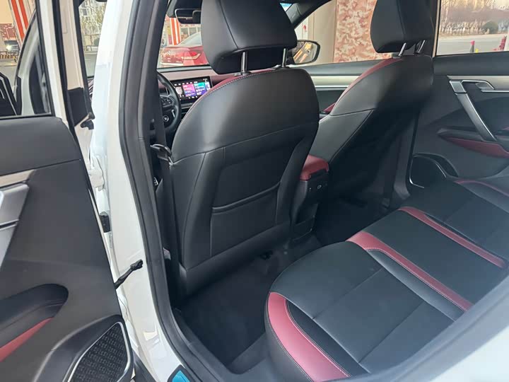 Фото 9 - Geely Coolray