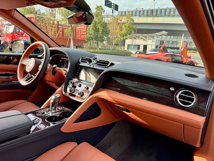 Фото 6 - Bentley Bentayga