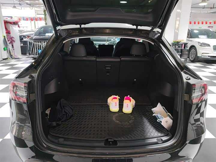 Фото 19 - Tesla Model Y