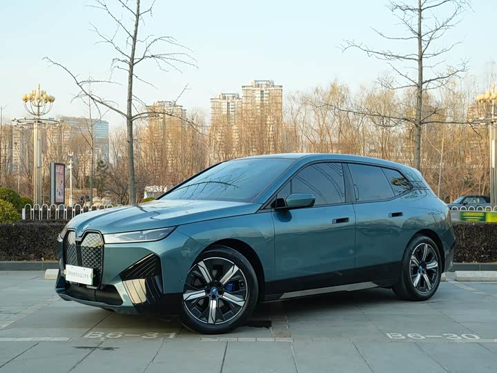 Фото 1 - BMW iX