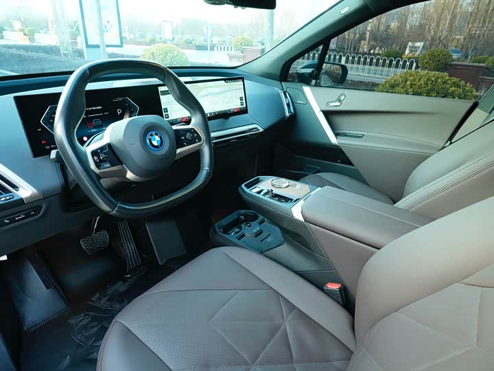 Фото 8 - BMW iX