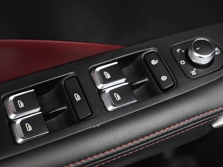 Фото 10 - Geely Coolray