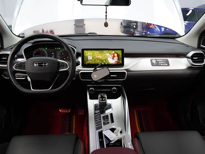 Фото 16 - Geely Coolray