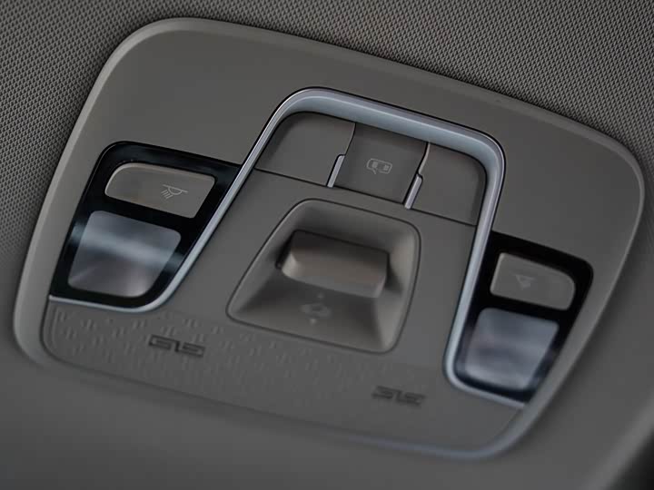 Фото 17 - Geely Coolray