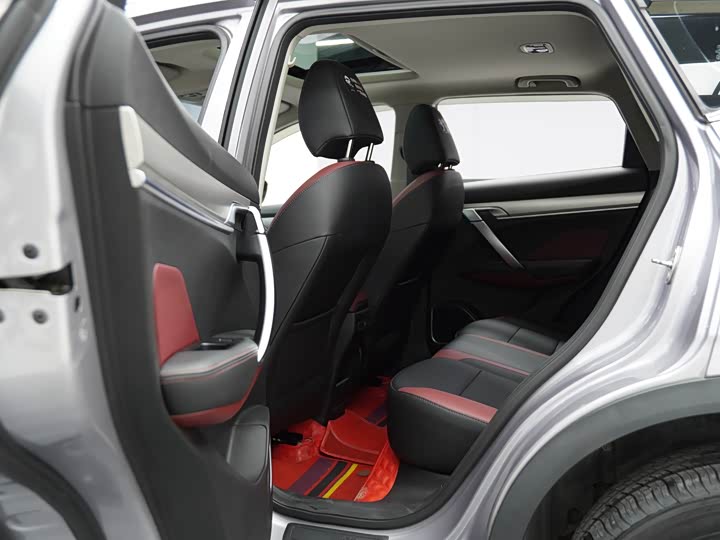 Фото 18 - Geely Coolray