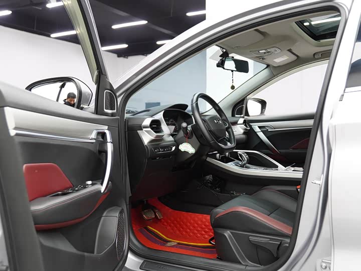 Фото 9 - Geely Coolray