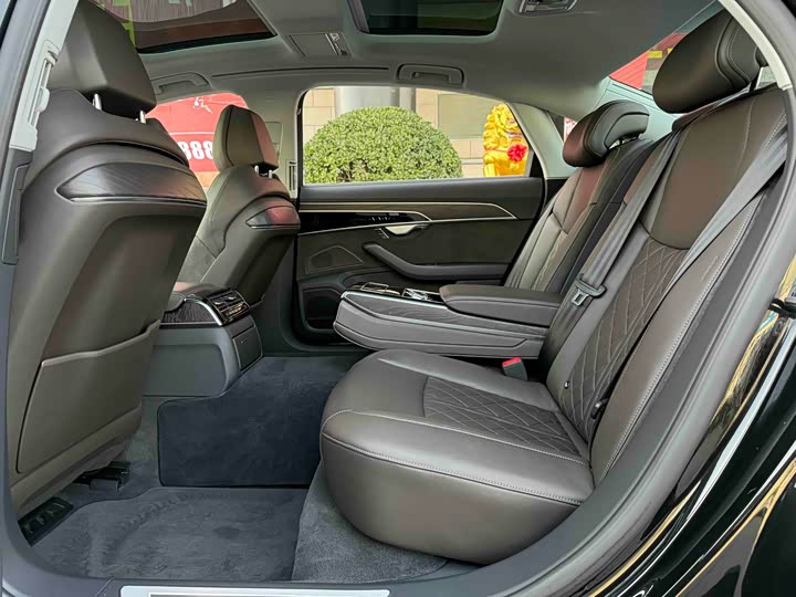 Фото 15 - Audi A8