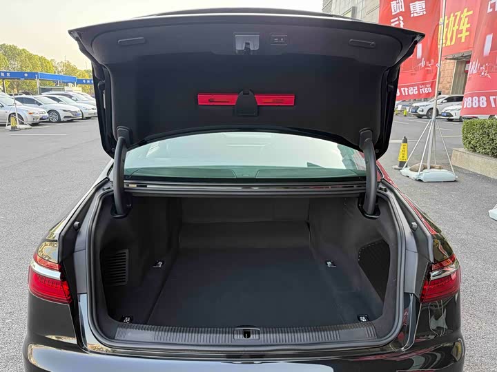 Фото 18 - Audi A8