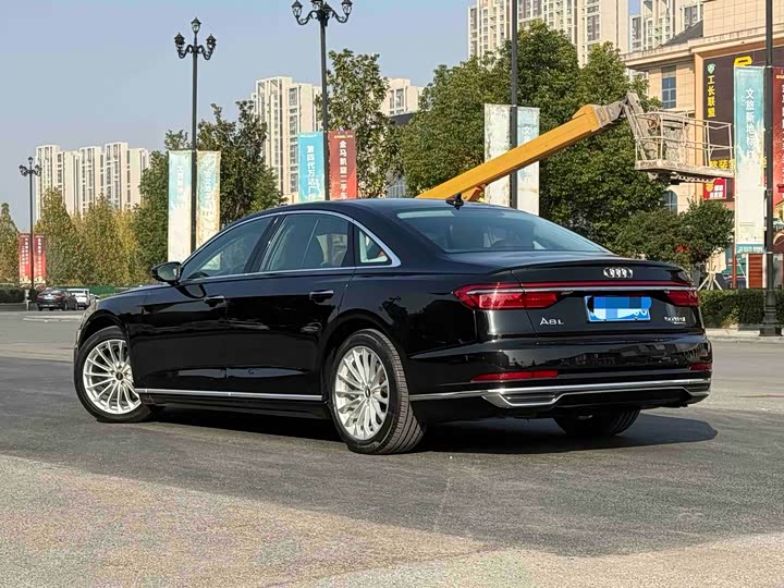 Фото 4 - Audi A8