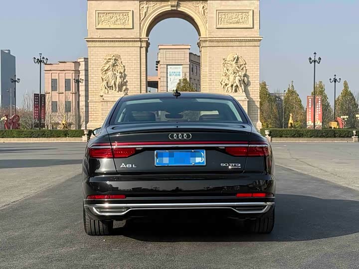 Фото 5 - Audi A8