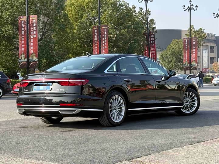 Фото 6 - Audi A8