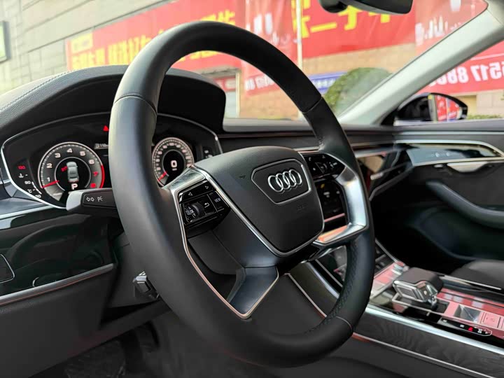 Фото 9 - Audi A8