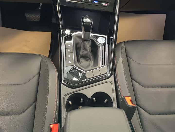 Фото 16 - Volkswagen Tayron