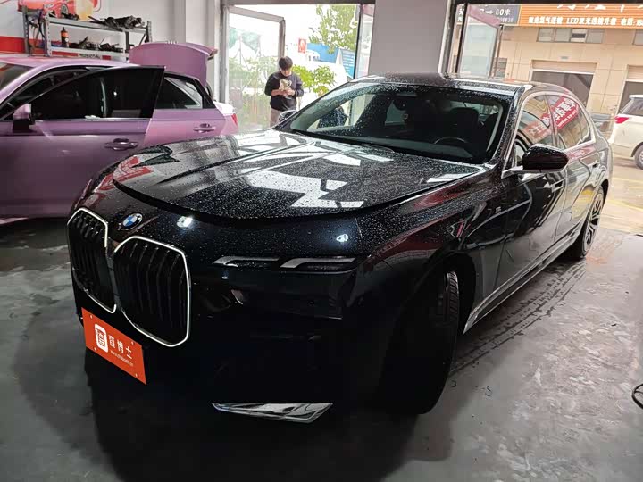 Фото 1 - BMW 7 Series