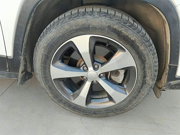 Фото 14 - Jeep Cherokee