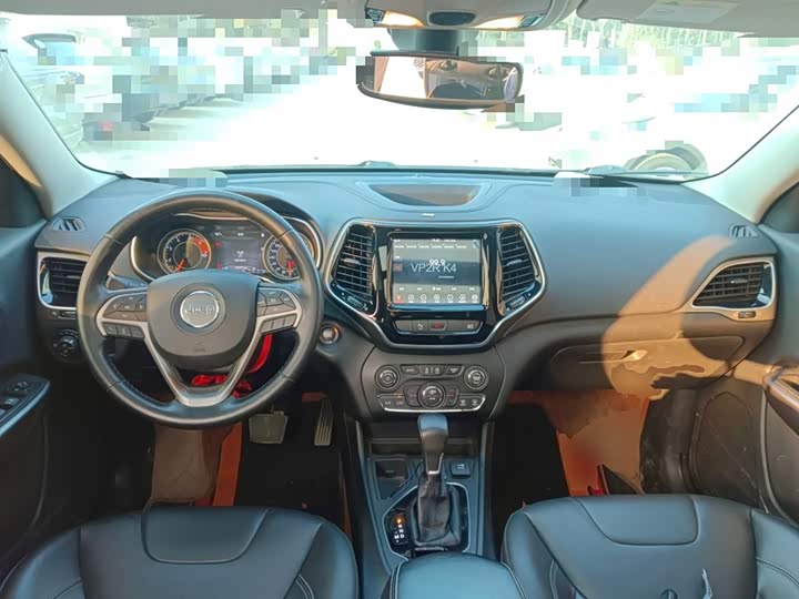 Фото 16 - Jeep Cherokee