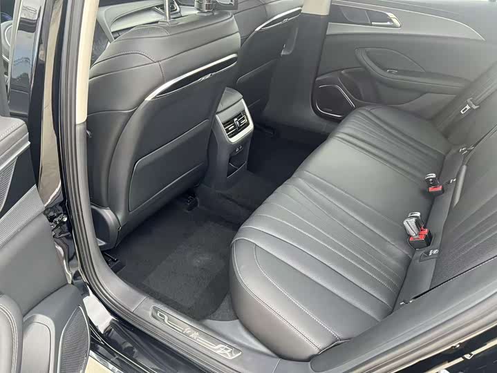 Фото 10 - Hongqi H5