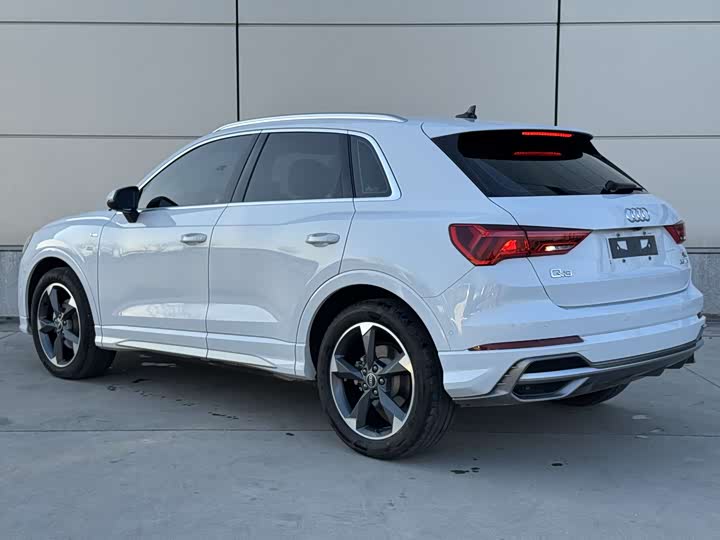 Фото 2 - Audi Q3