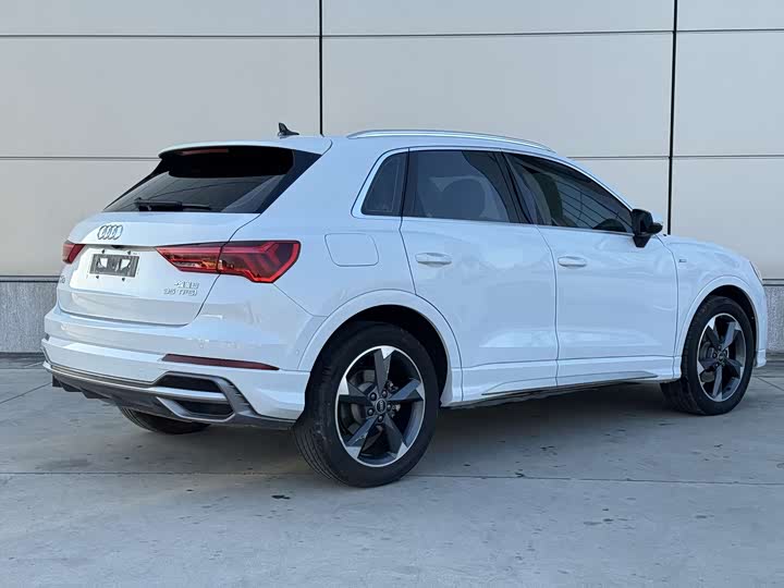 Фото 4 - Audi Q3