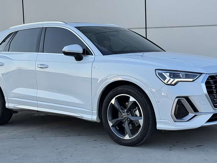 Фото 6 - Audi Q3