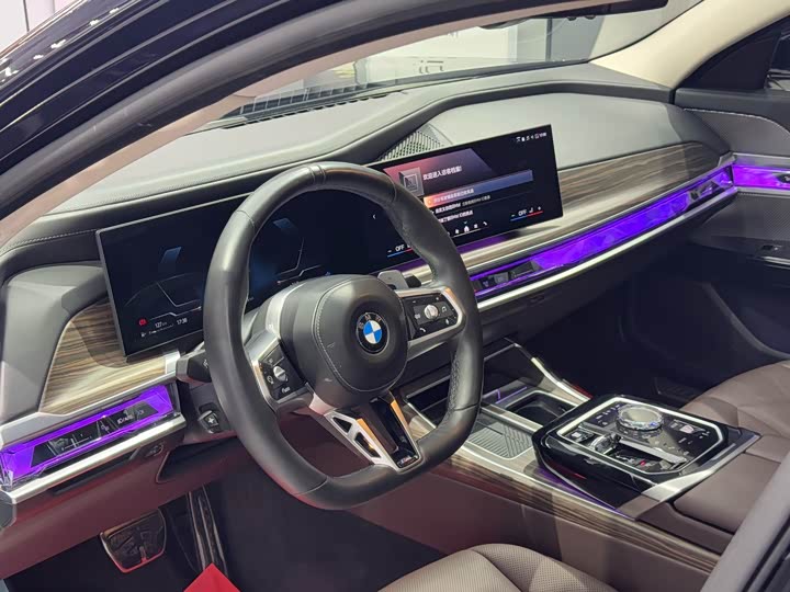 Фото 14 - BMW 7 Series