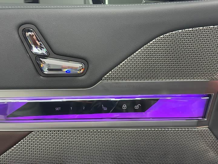 Фото 16 - BMW 7 Series