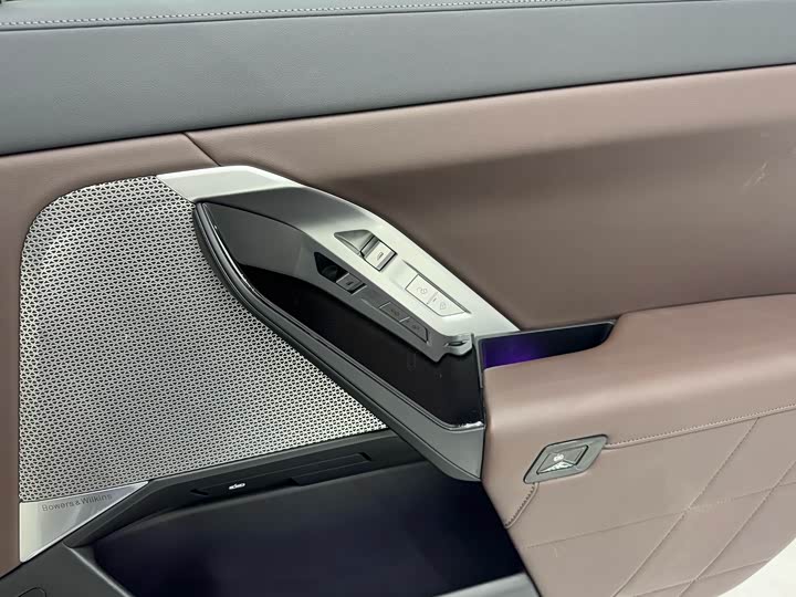 Фото 19 - BMW 7 Series