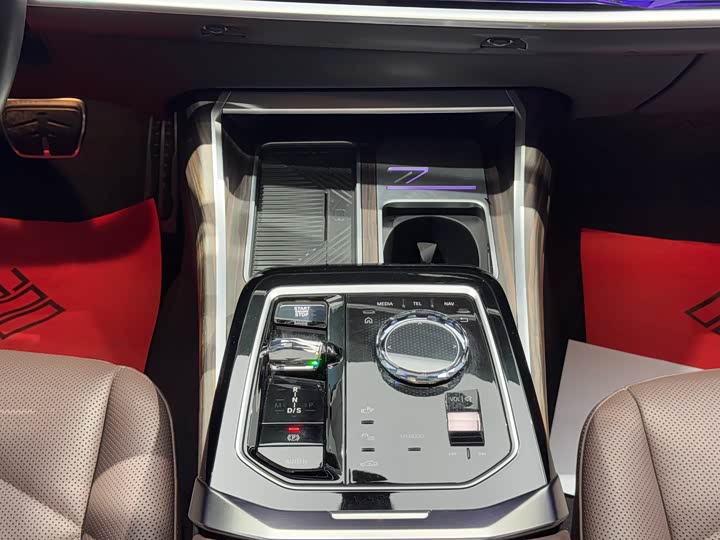 Фото 24 - BMW 7 Series