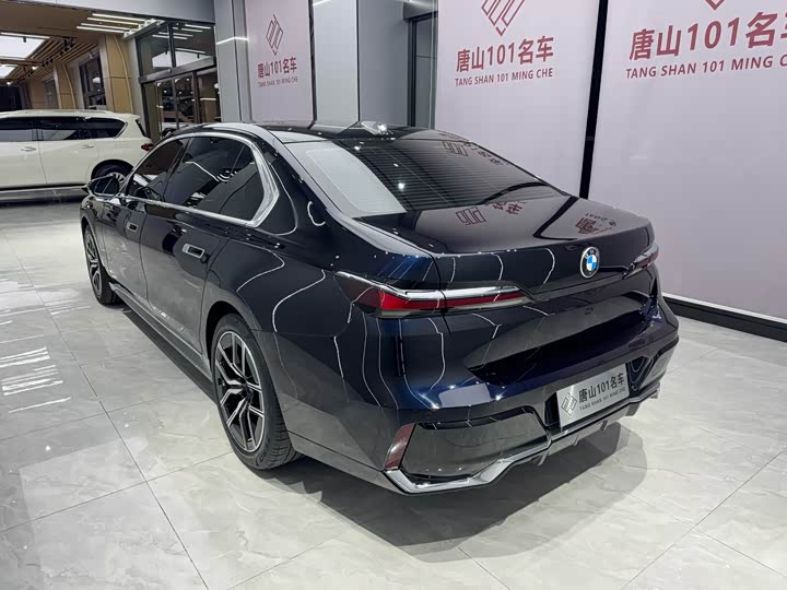 Фото 9 - BMW 7 Series