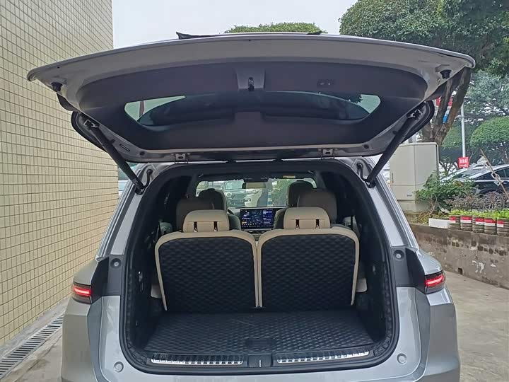 Фото 15 - LiXiang L9