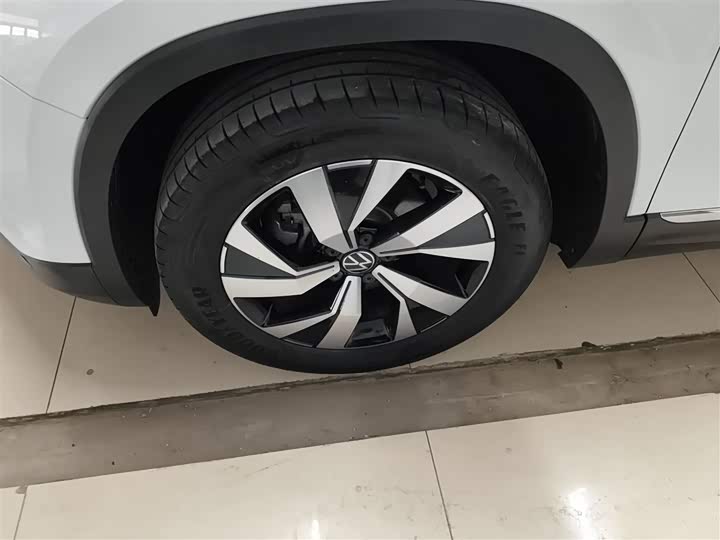 Фото 23 - Volkswagen Tayron