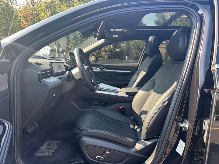 Фото 4 - Geely Preface