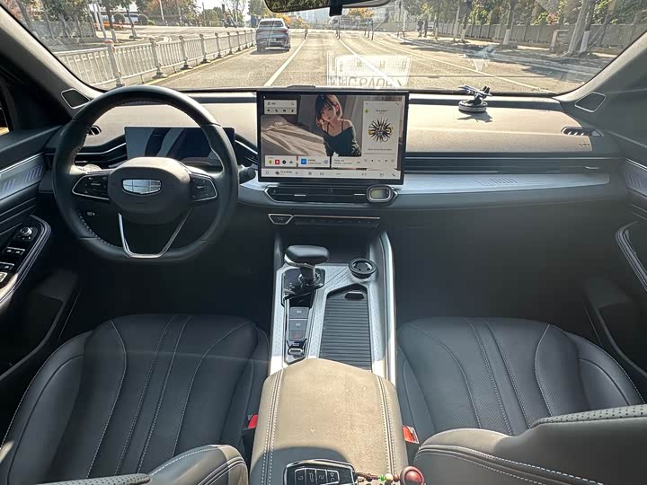 Фото 8 - Geely Preface