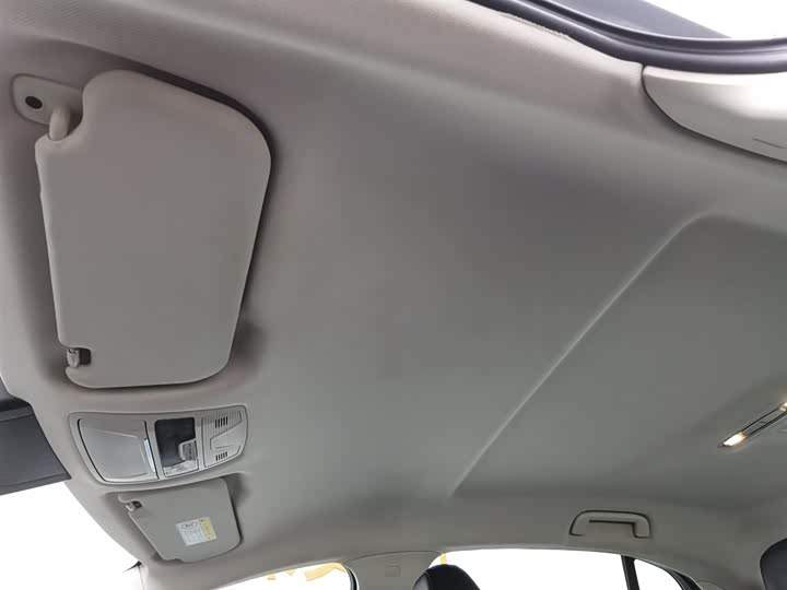 Фото 14 - Hongqi E-QM5