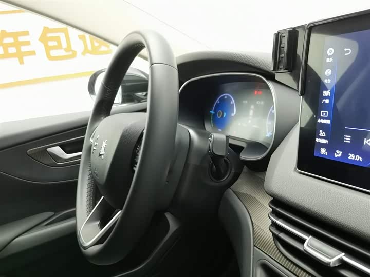 Фото 22 - Hongqi E-QM5