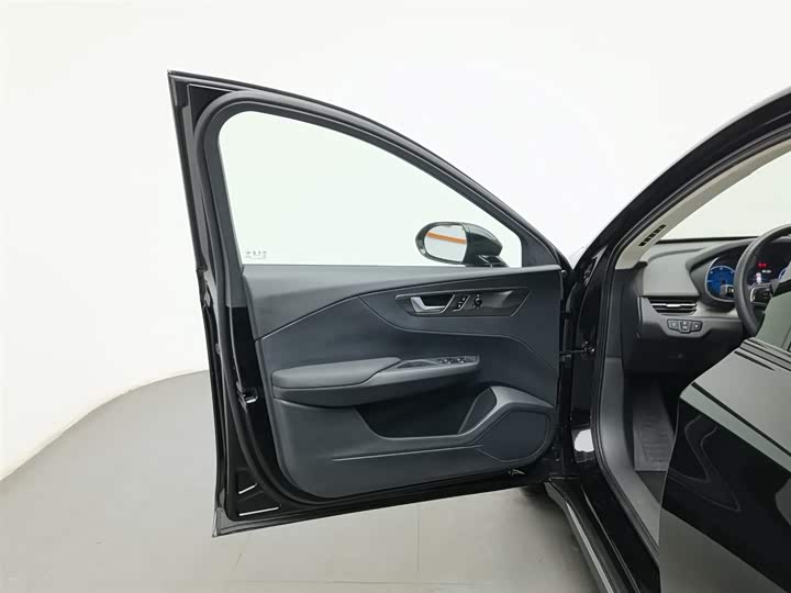 Фото 8 - Hongqi E-QM5