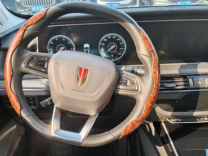 Фото 11 - Hongqi HS5