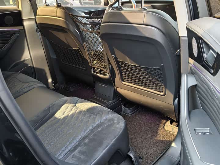 Фото 14 - Hongqi HS5